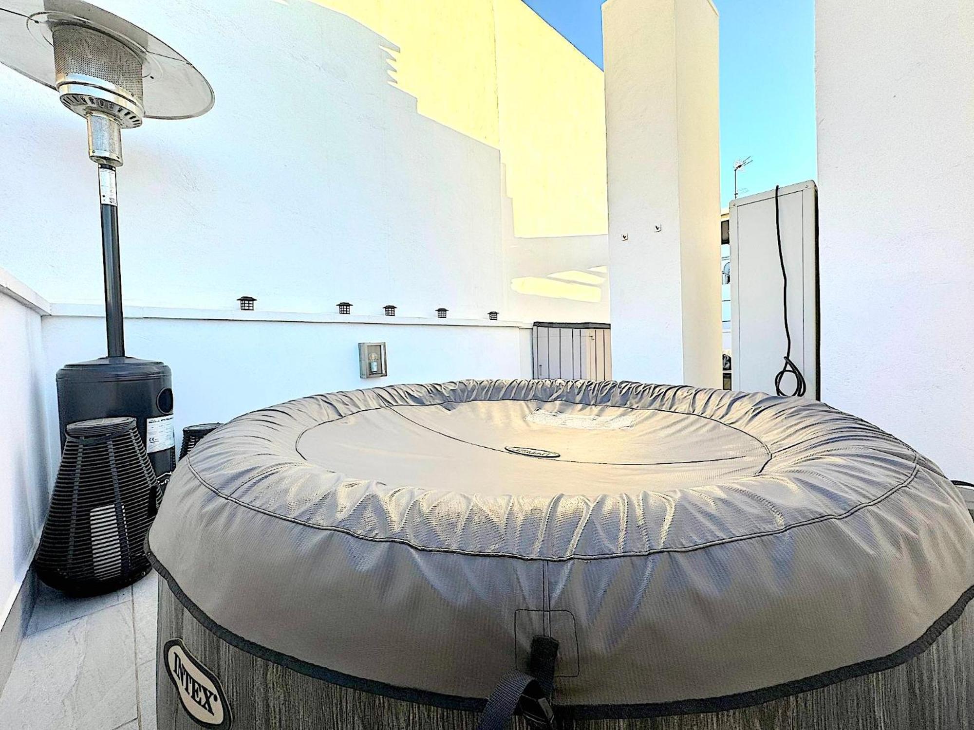 Atico Con Jacuzzi Privado , 1 Min Walk De Playa Levante سانتا بولا المظهر الخارجي الصورة