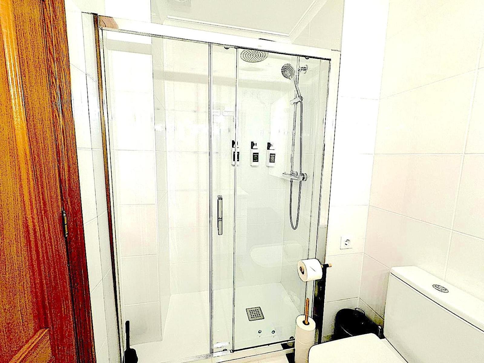 Atico Con Jacuzzi Privado , 1 Min Walk De Playa Levante سانتا بولا المظهر الخارجي الصورة